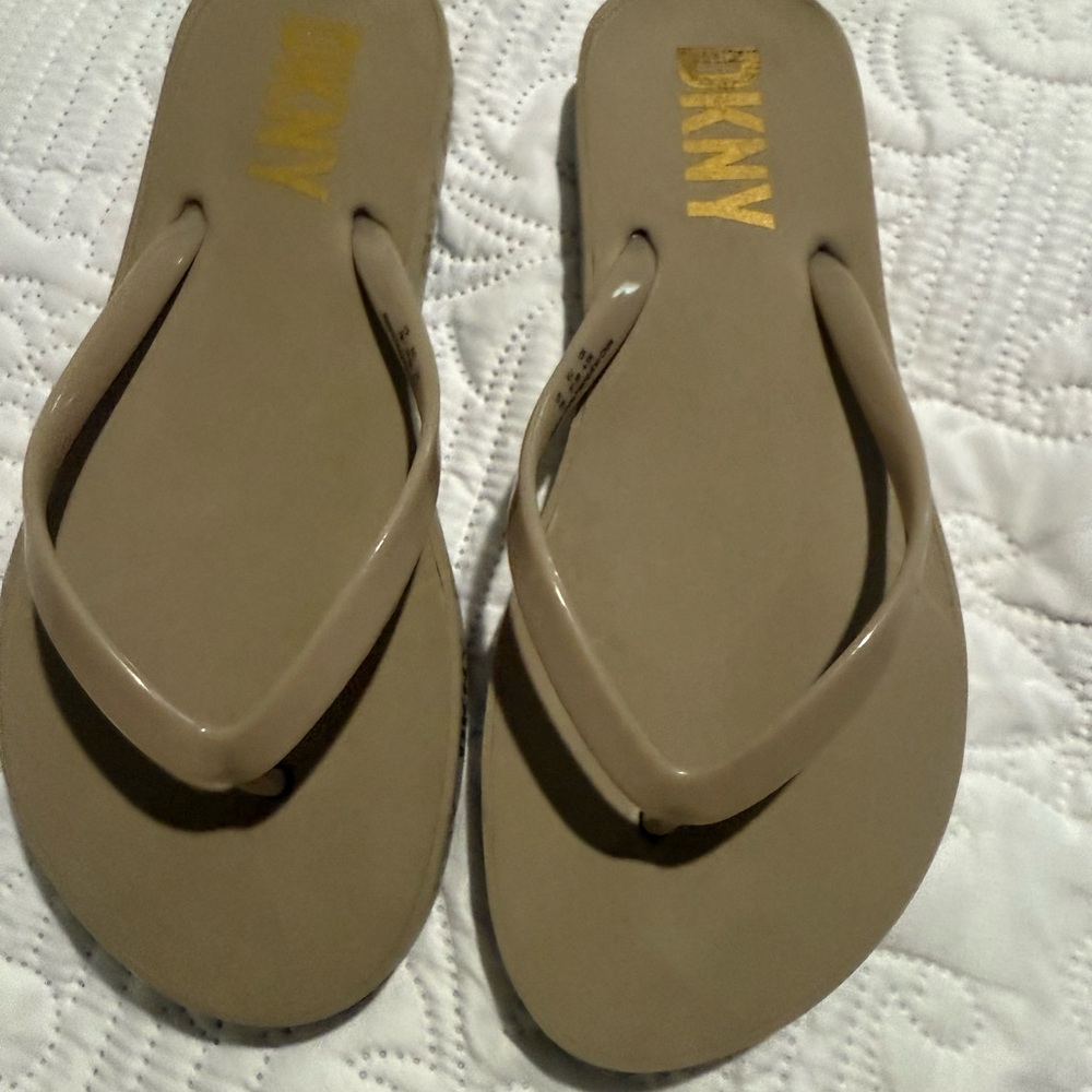 DKNY Tan Sandals Classic Summer Comfort